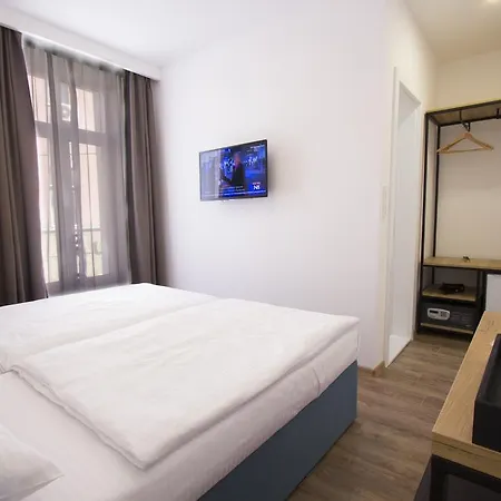 Riverside Gæstehus 4*